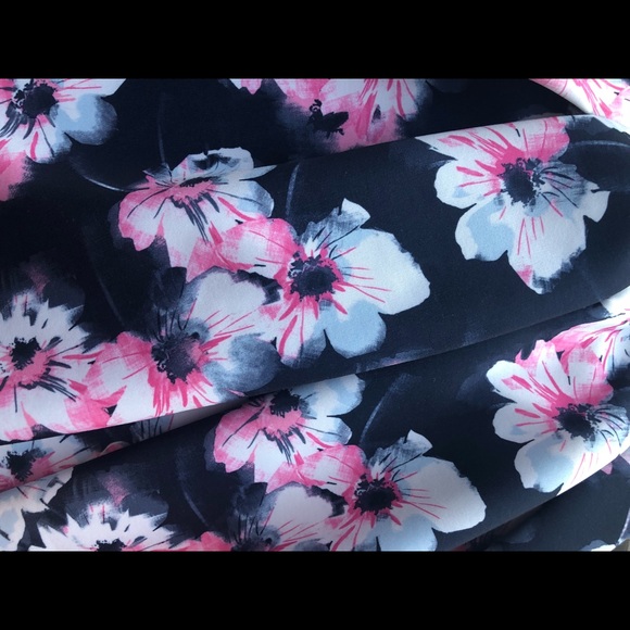Girls floral skirt - Picture 2 of 2